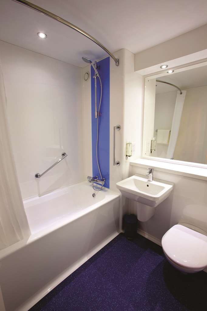 Travelodge Widnes Habitación foto